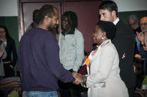 Firenze, 13 dicembre: la Ministra Cecyle Kyenge si congratula con il regista al termine della proiezione.
